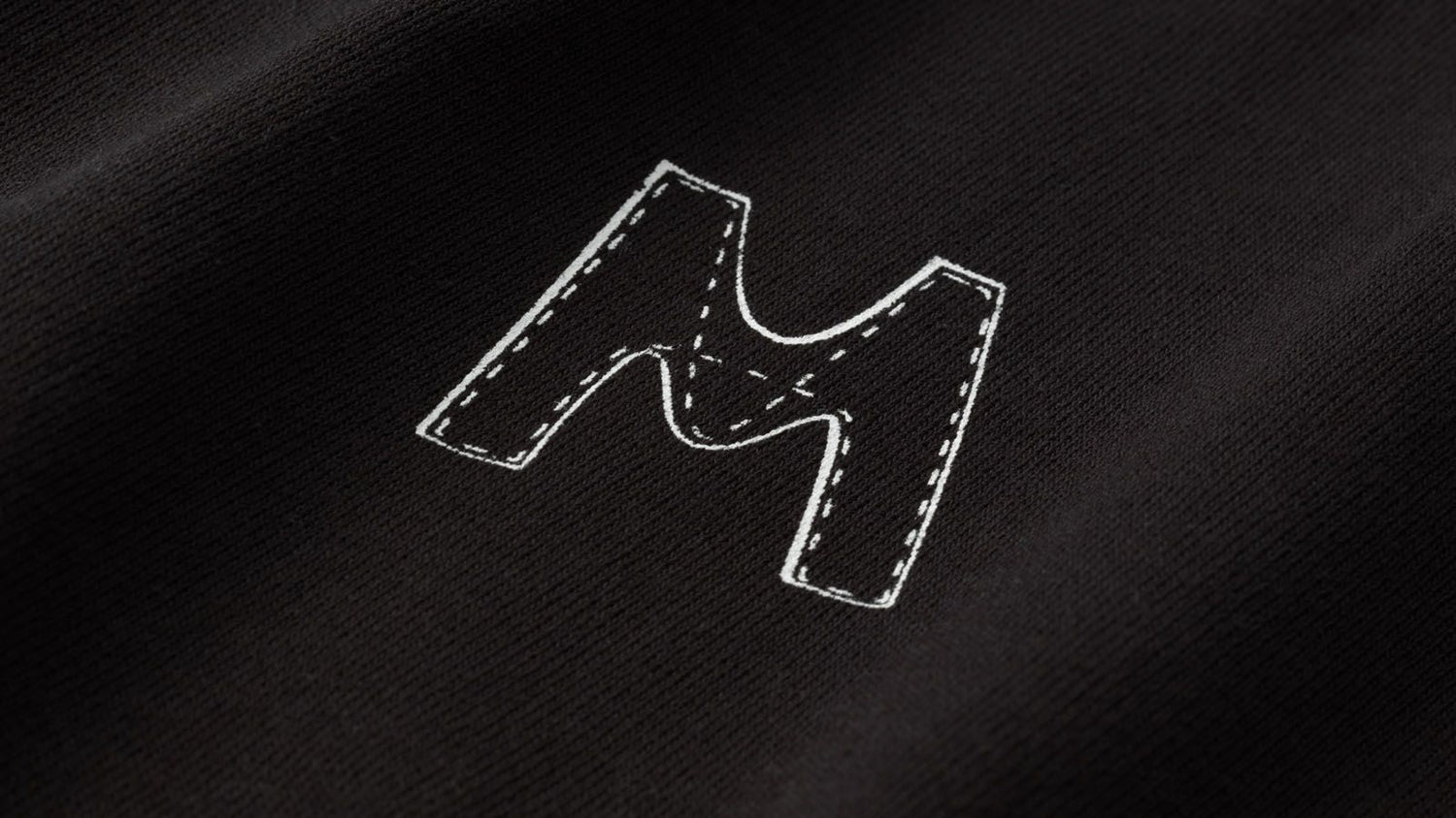  M - Symbol T-shirt Jet Black/India Ink detail